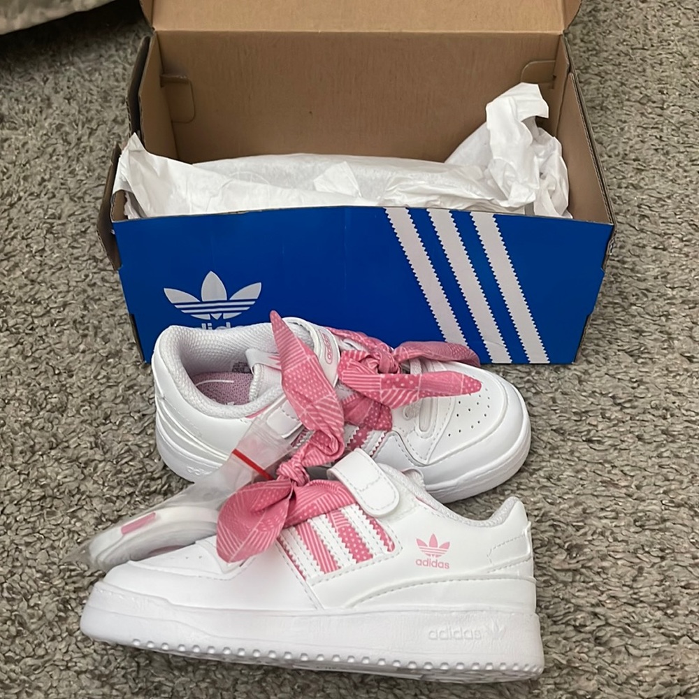 Adidas Sneakers